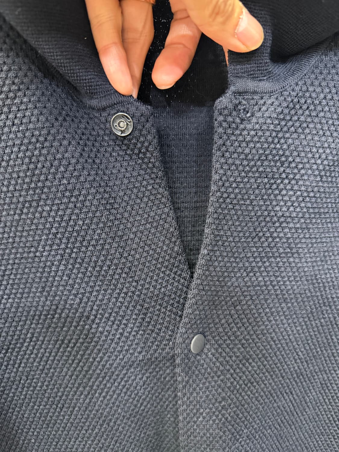 정품) COS 코스 남성 블랙 셔츠형 니트 가디건 M 상품이미지4