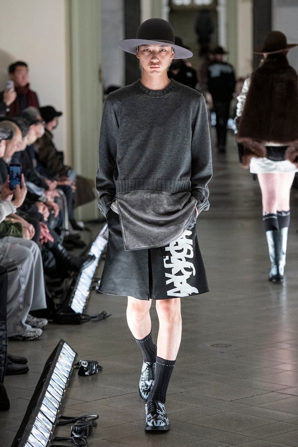 [46] 솔로이스트 23AW 크롭 니트 상품이미지5