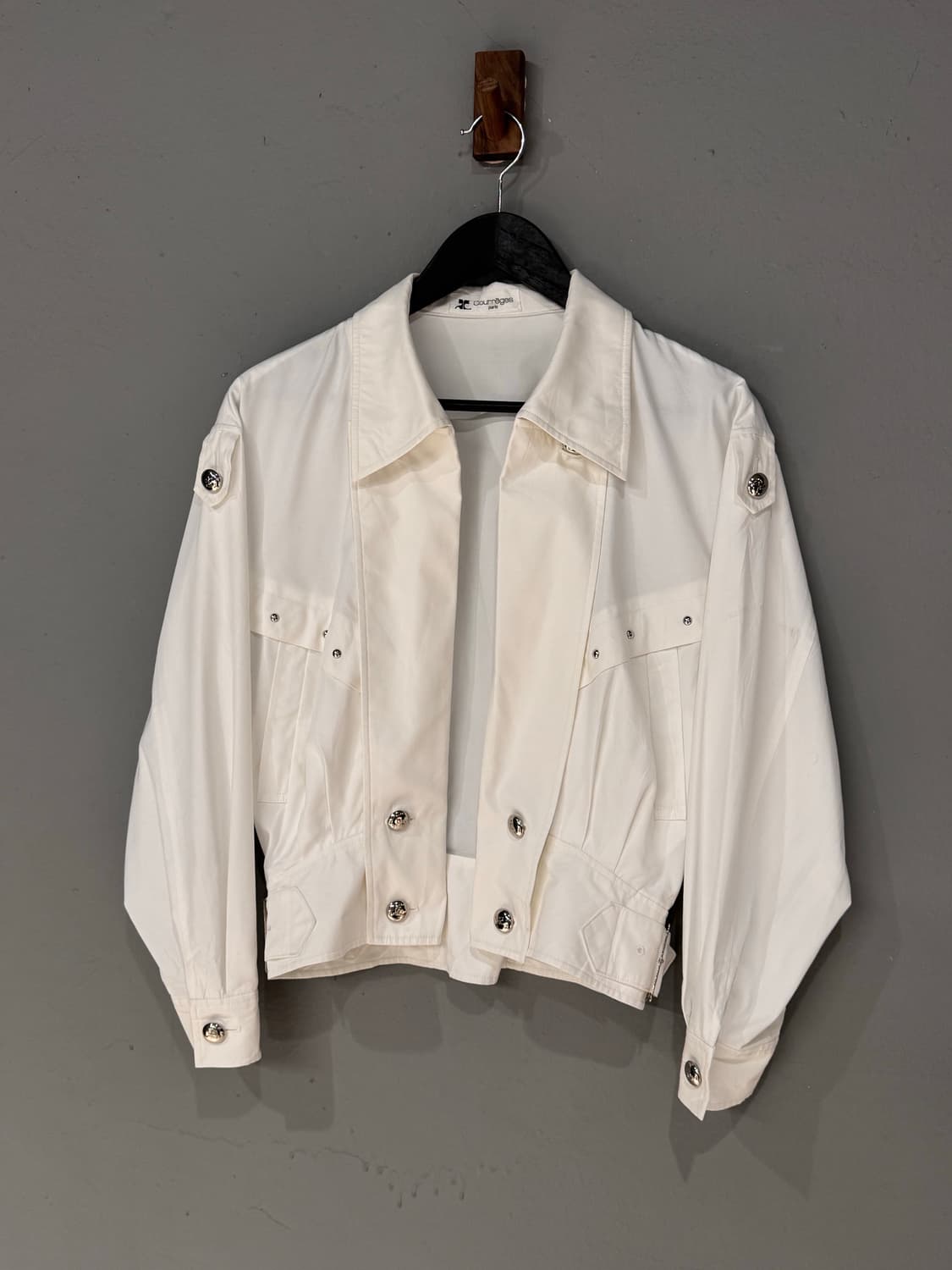 꾸레쥬 더블 화이트 크롭 봄버자켓  상품이미지2