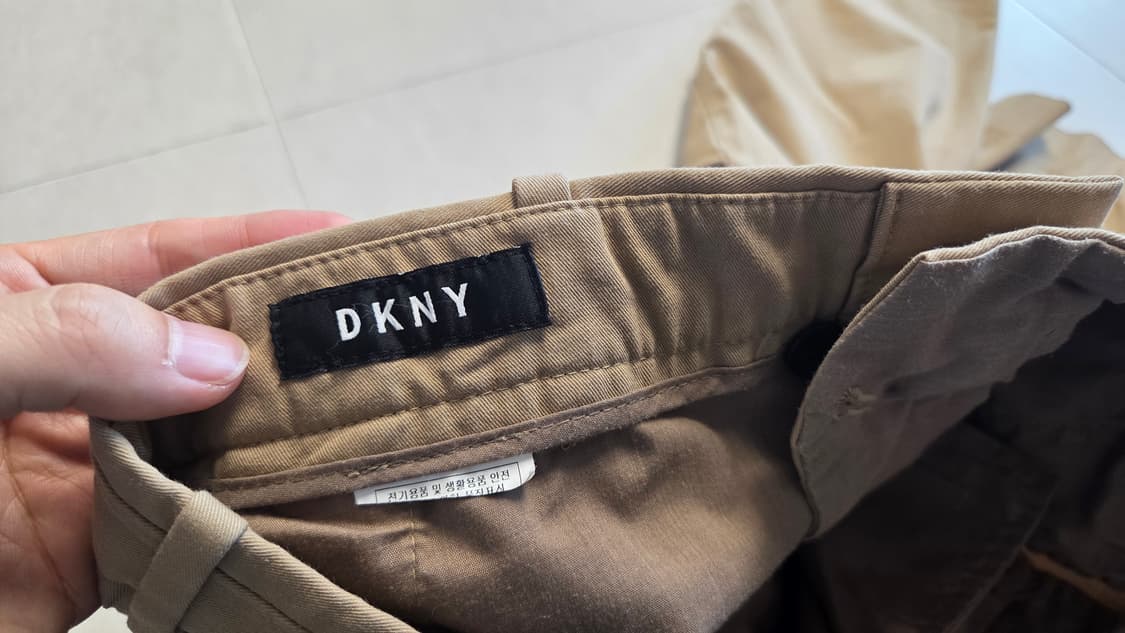 DKNY 에센셜 베이지 치노 팬츠  상품이미지5