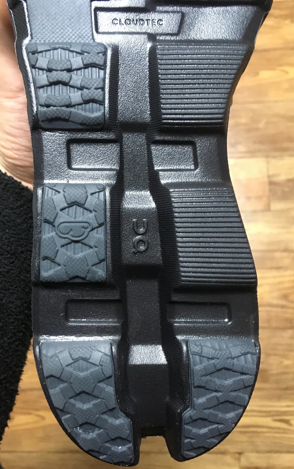 온러닝 파프 클라우드몬스터 하이퍼 블랙 판매합니다 상품이미지7