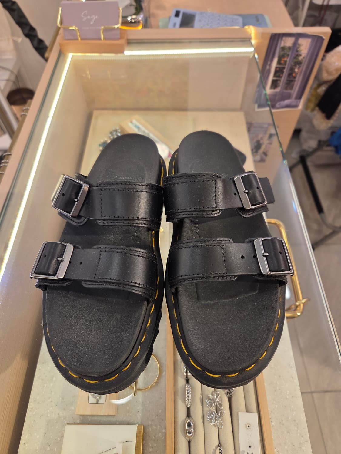 닥터마틴 마일스 슬라이드 샌들 상품이미지1