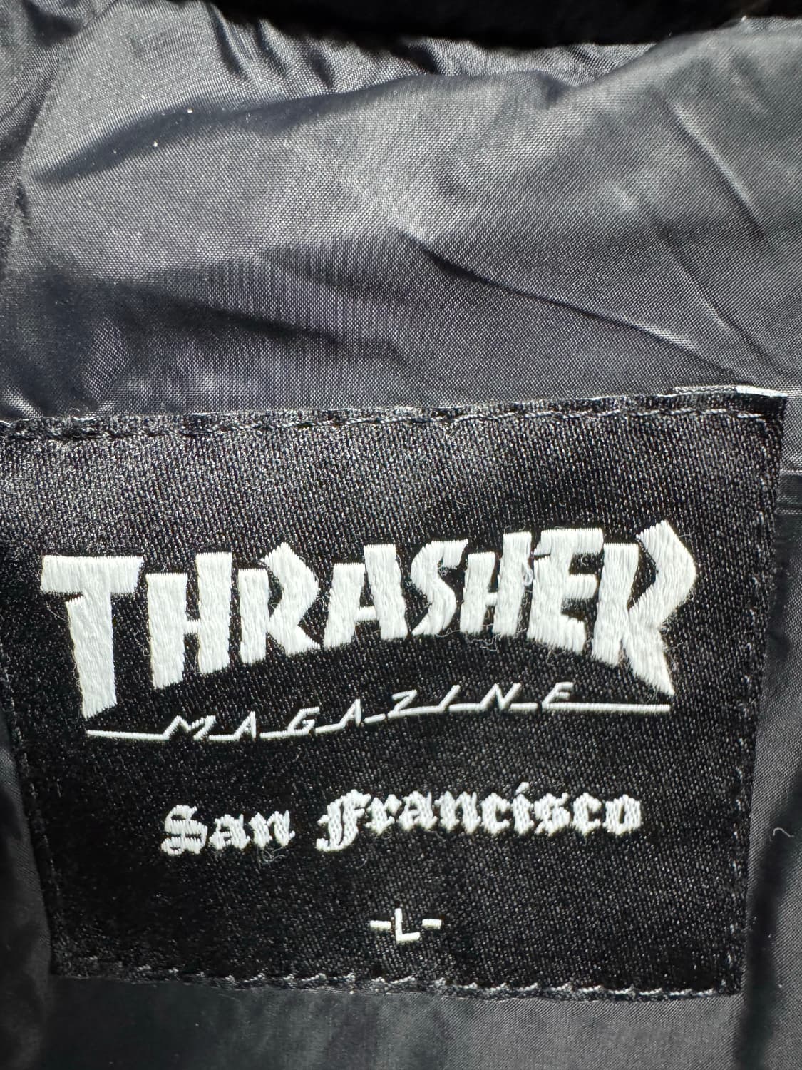 트레셔 매거진 블랙 유광 오리털 패딩 L 상품이미지3