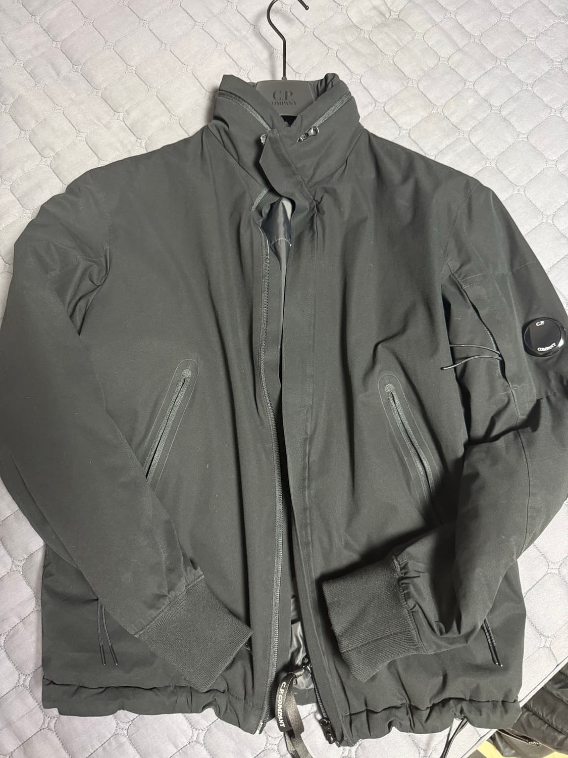 cp컴퍼니 경량패딩 상품이미지1