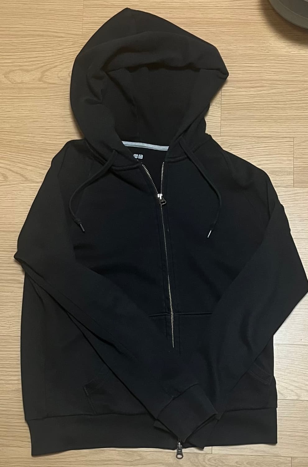 유니클로 블랙 후드집업 상품이미지1
