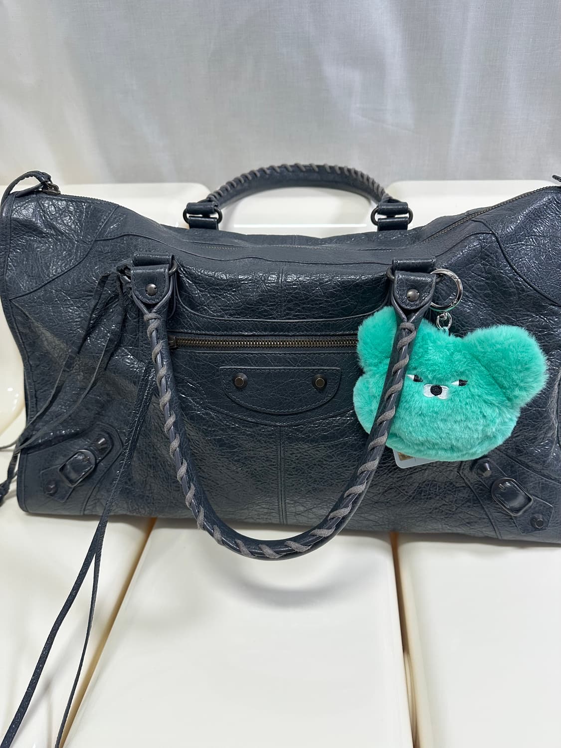 ❌거래중[A+ 정품] 발렌시아가 시티 모터백 라지 다크그레이 상품이미지5