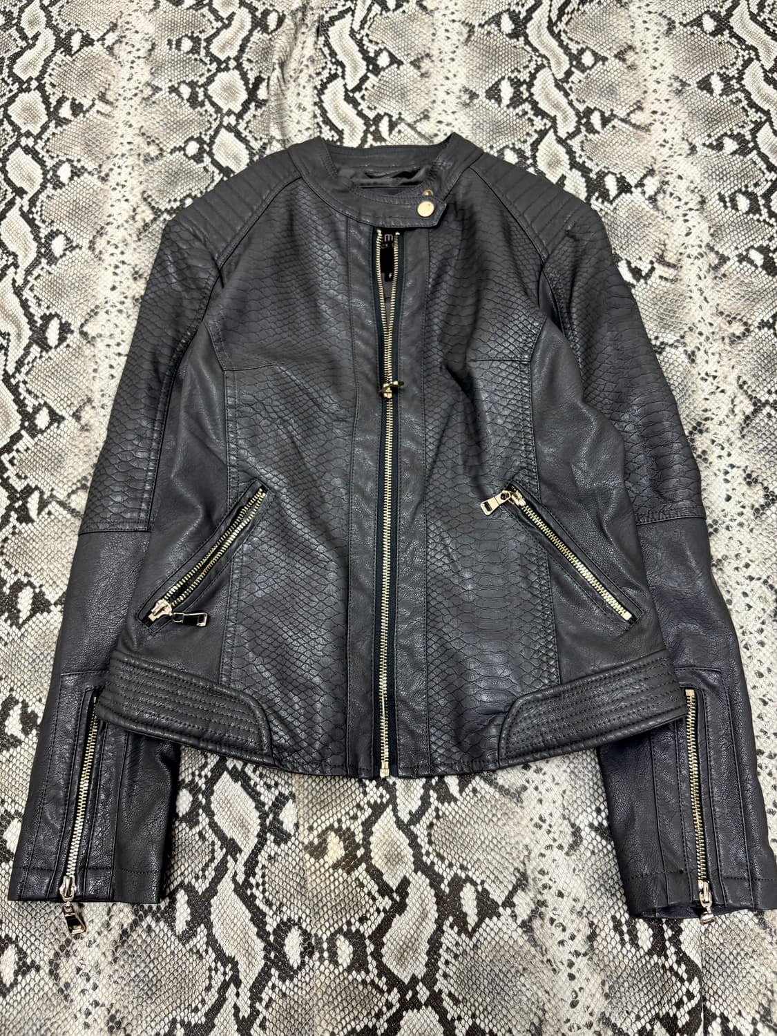 “Vintage” 00’s Design Grey Python Leathe 상품이미지1