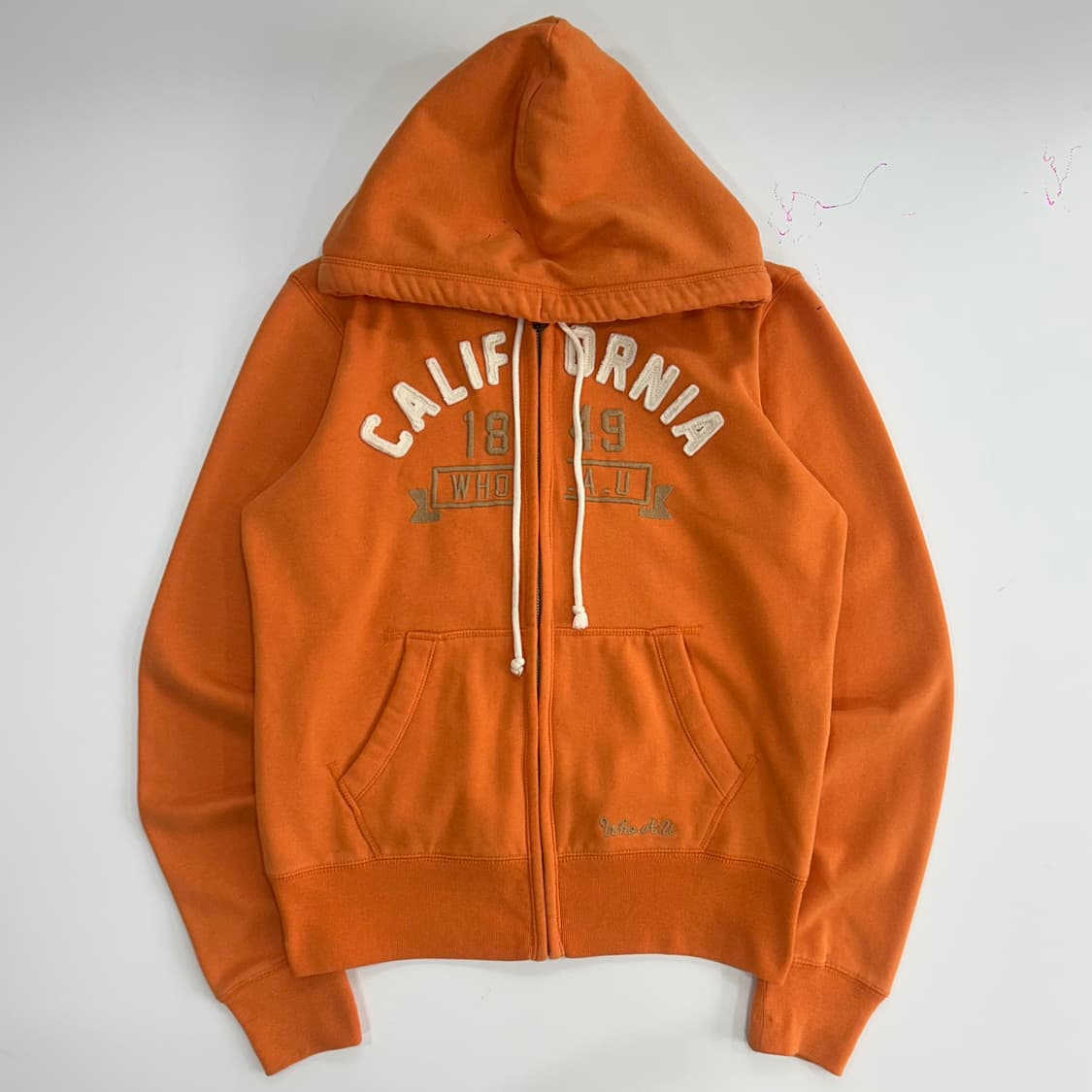 Who.a.u 후아유 아이보리 스펠아웃 로고 오렌지 후드집업 상품이미지3