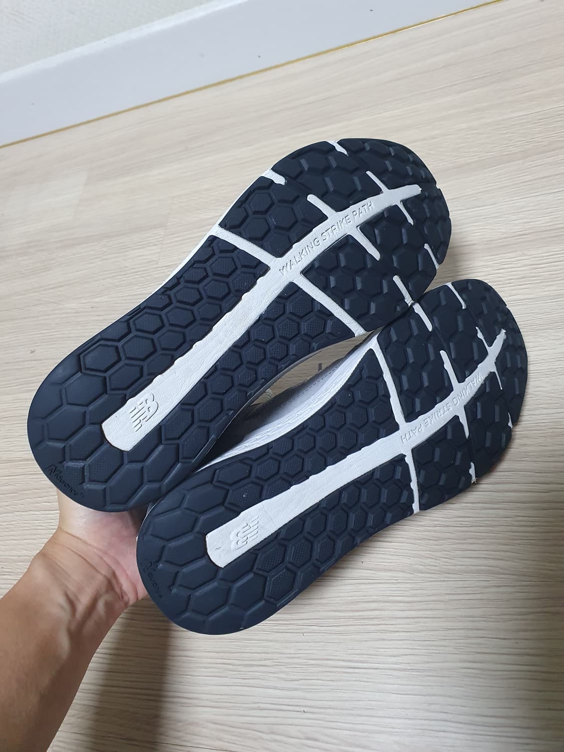 뉴발란스 1880 프레쉬폼 운동화 250 상품이미지7