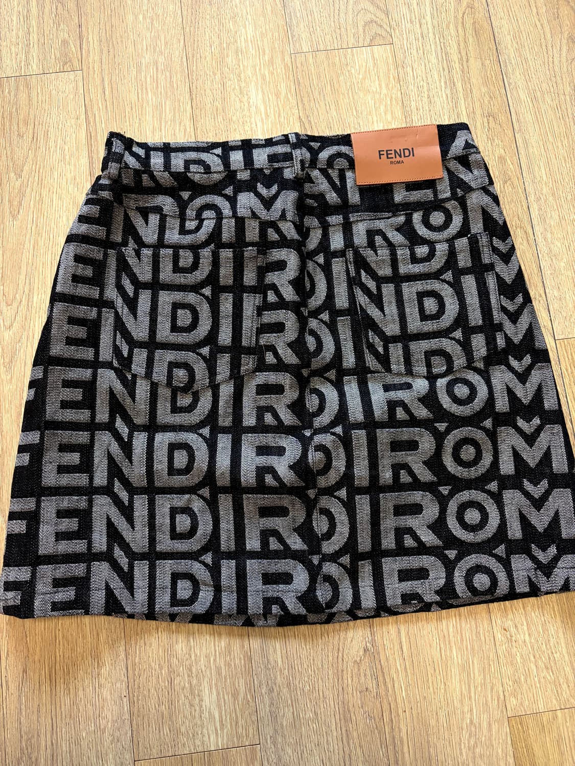 펜디 흑청데님 미니스커트 25 상품이미지1