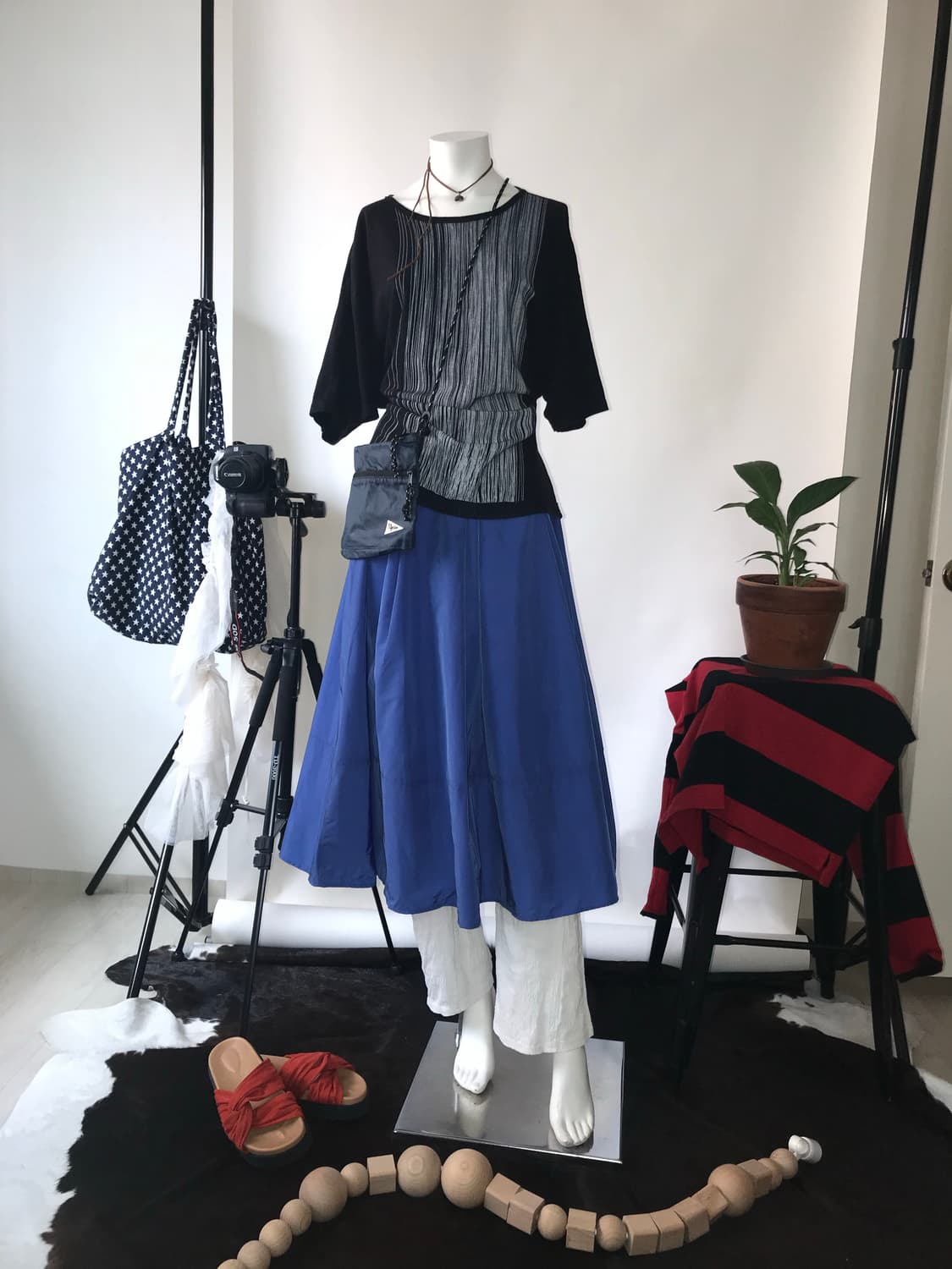 ONE DAY, SUDDENLY Blue Nylon Pleats Skir 상품이미지6
