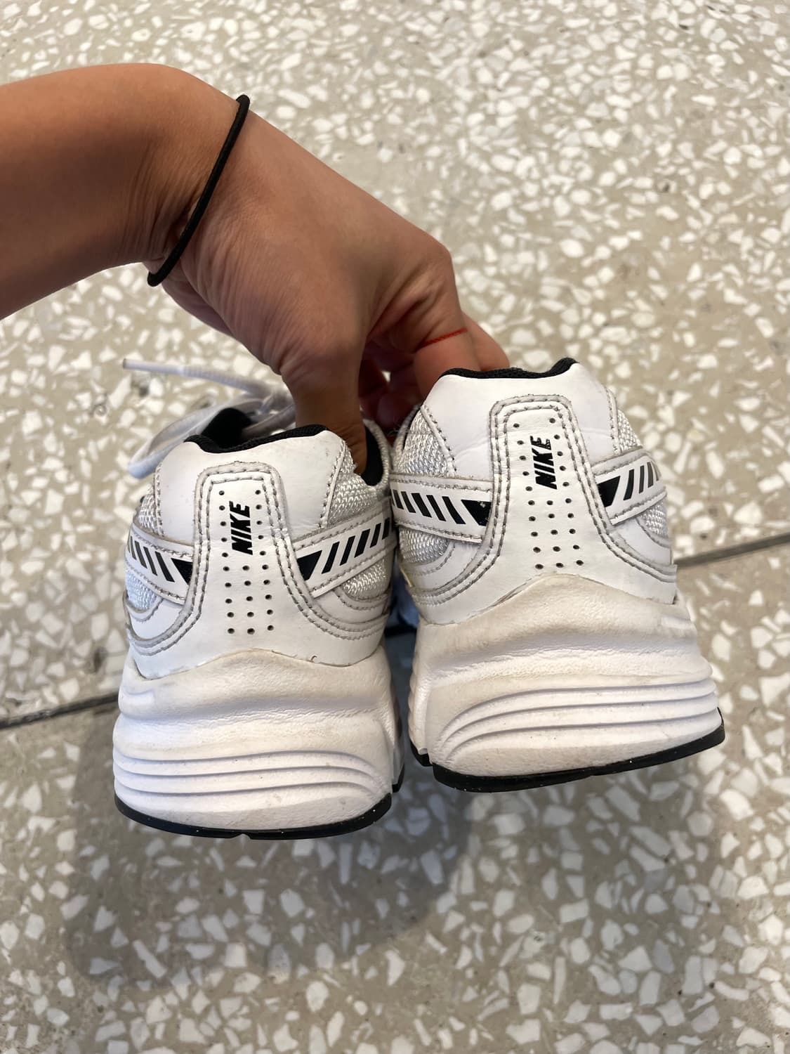 Nike Initiator white black 상품이미지5