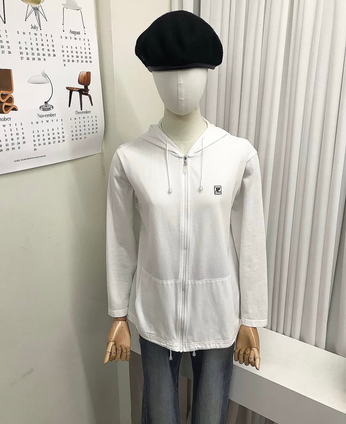 꾸레쥬 로고 화이트 후드집업 상품이미지5