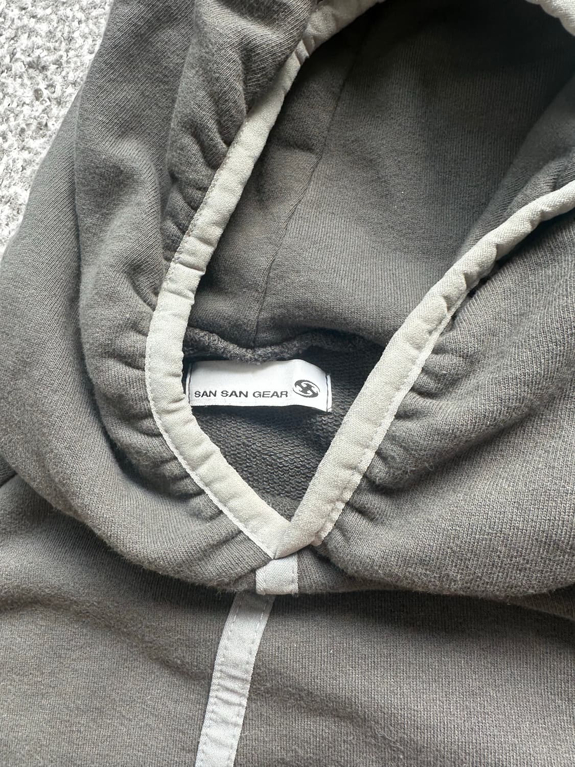 산산기어 테입드 후드 차콜 - 22SS 상품이미지2