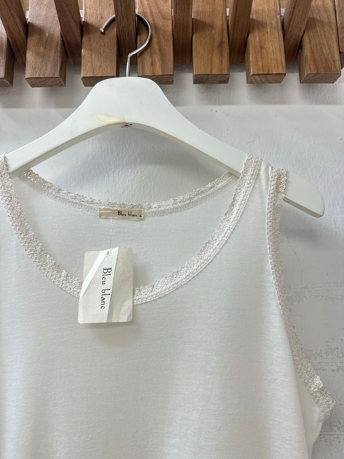 택있는새상품 일본빈티지 레이스 디테일 밑단 슬리브리스 탑 상품이미지2