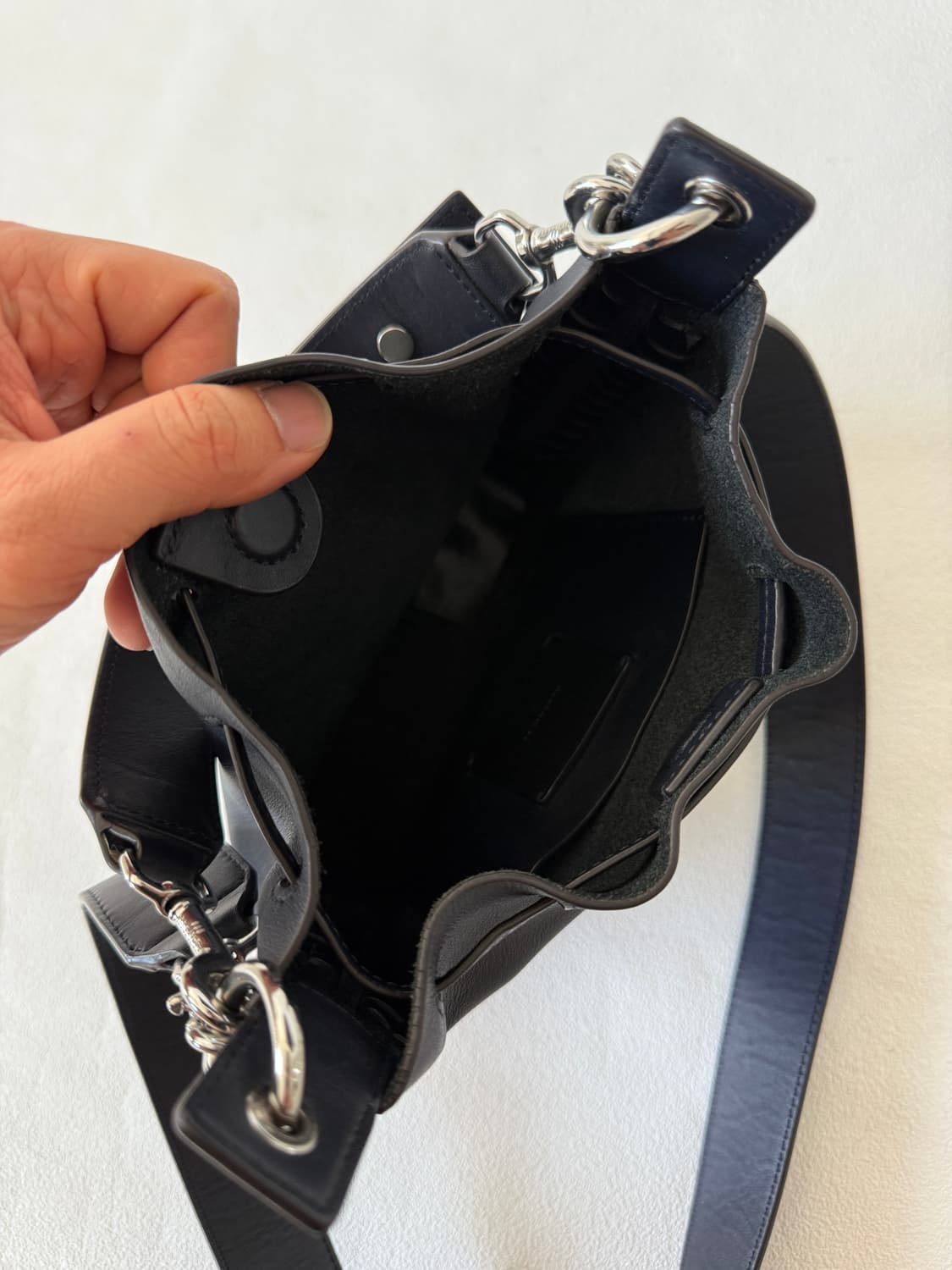 올세인츠(ALLSAINTS) 레더 버킷백 상품이미지8