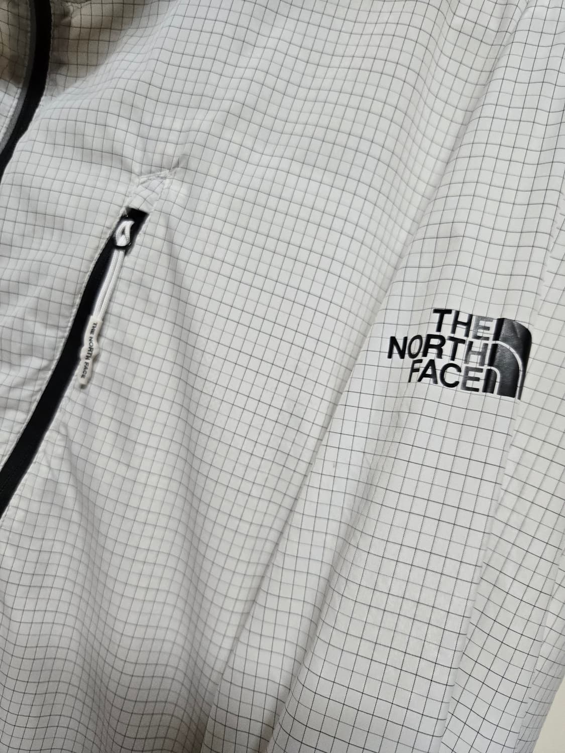 노스페이스 남성 체크패턴 경량 바람막이 점퍼(100사이즈) 상품이미지3