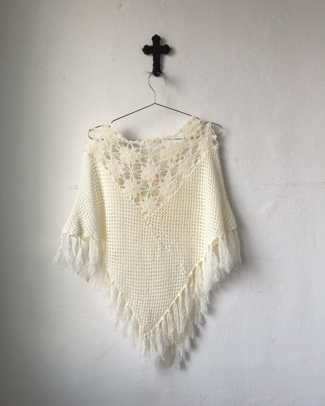 Crochet fringe knit cape 상품이미지5