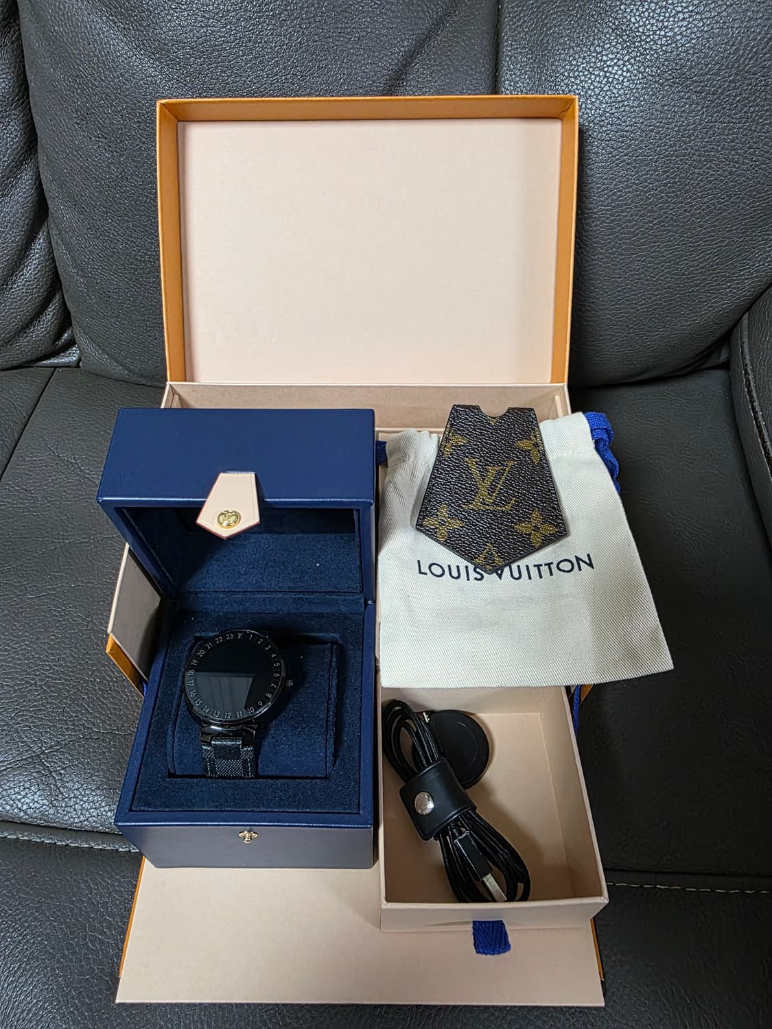 정품 루이비통 스마트워치 v1 수리용,부품용 팝니다 상품이미지1