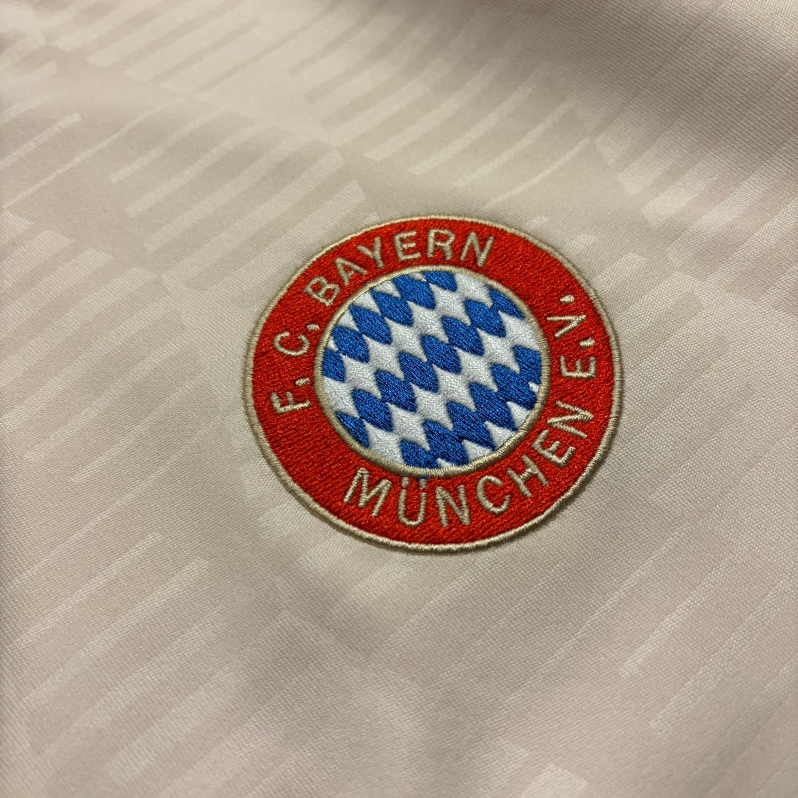 [XL] 아디다스 24-25 바이에른 뮌헨 유니폼 아이보리 C126 상품이미지4