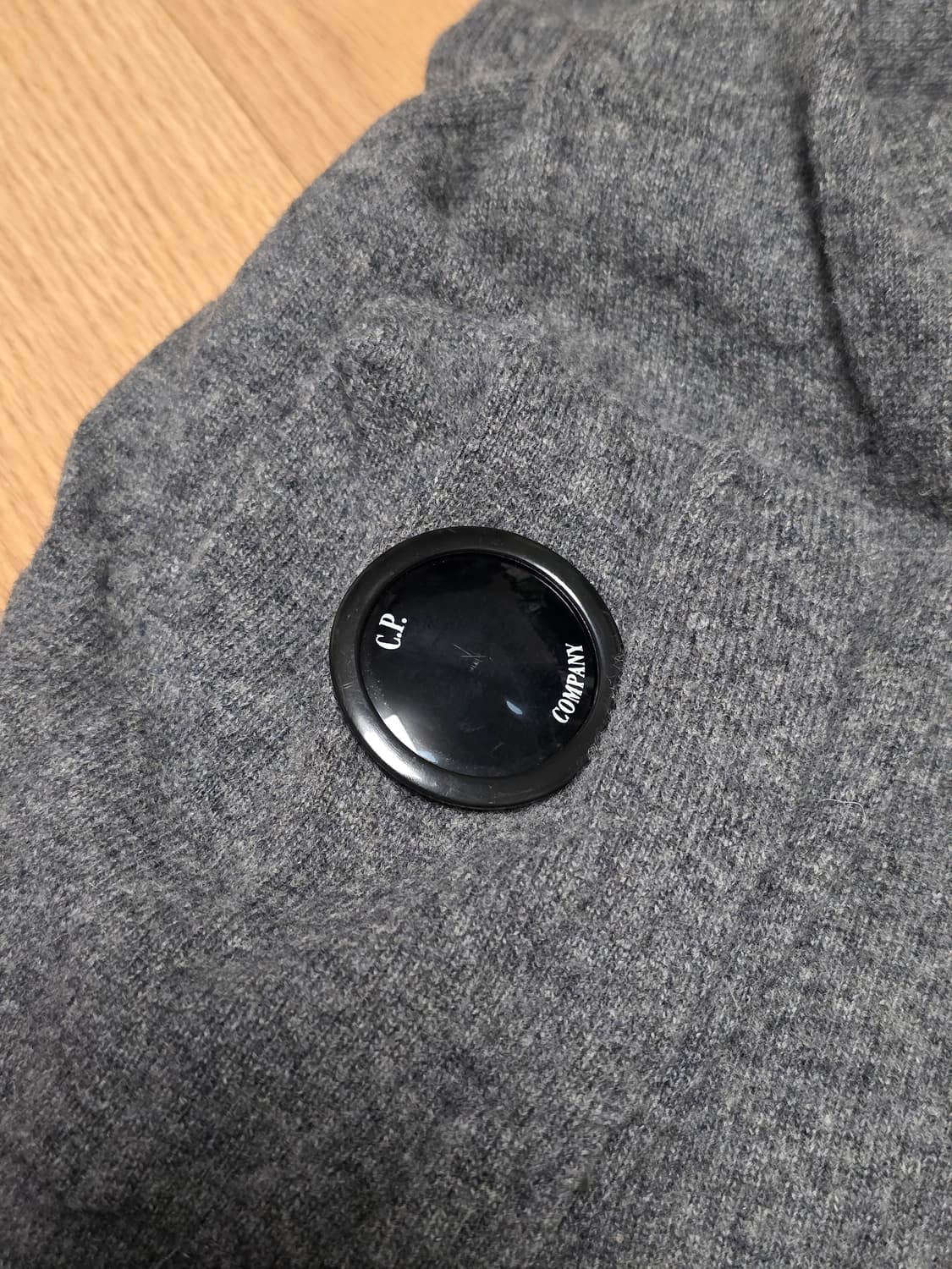 105) C.P.컴퍼니 렌즈 니트 그레이 상품이미지2