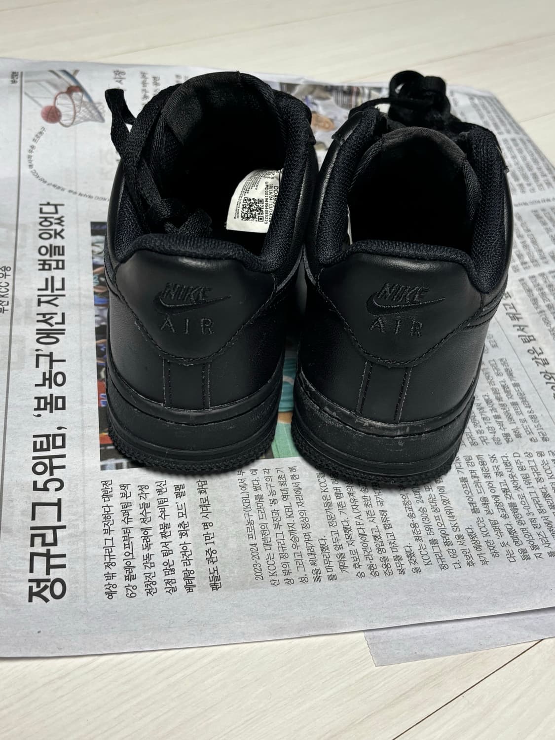 일반택배 무료배송)나이키 여성스니커즈 에어포스로우 올블랙 올검 235 상품이미지3