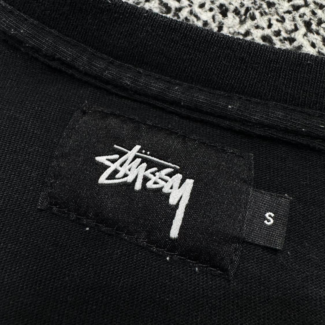 Name : 스투시 스펠아웃 후면 빅로고 블랙컬러 반팔티 :)  상품이미지5