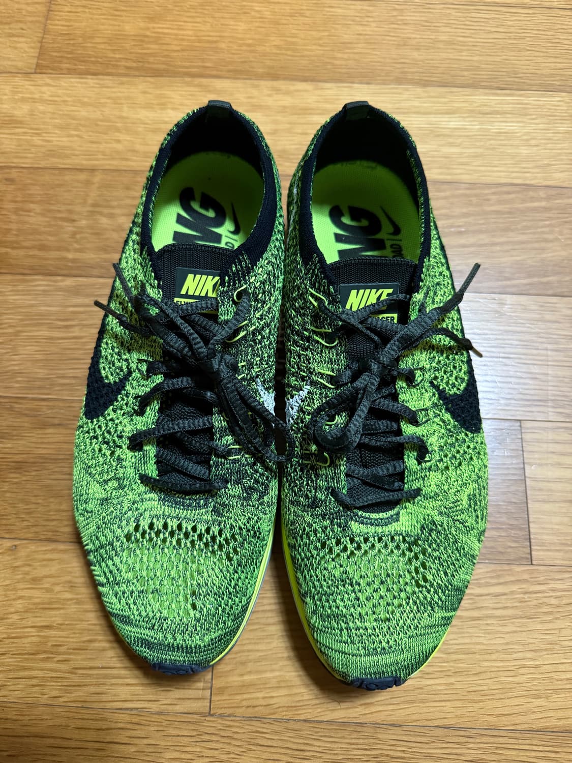 255 나이키 플라이니트 레이서 볼트 상품이미지1