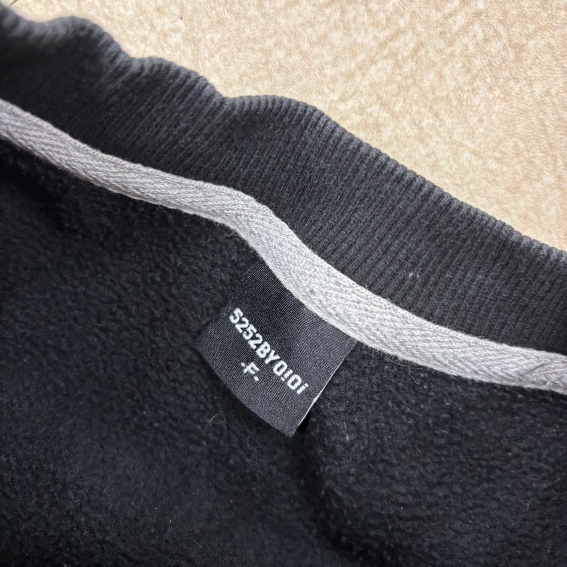 오아이오아이 스몰로고 맨투맨 상품이미지4