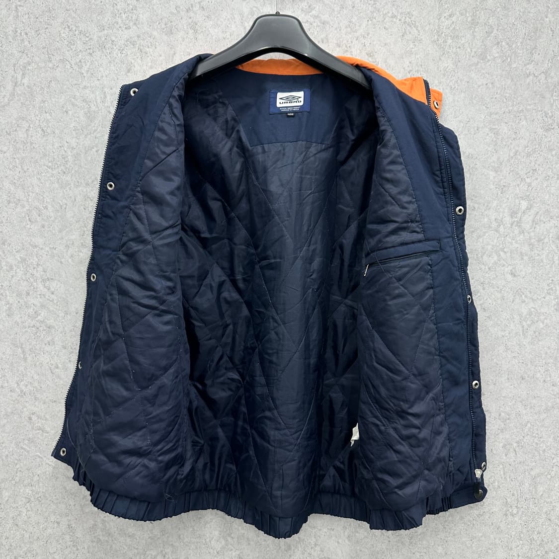 105 엄브로 올드스쿨 남자 루즈핏 누빔 점퍼 상품이미지3