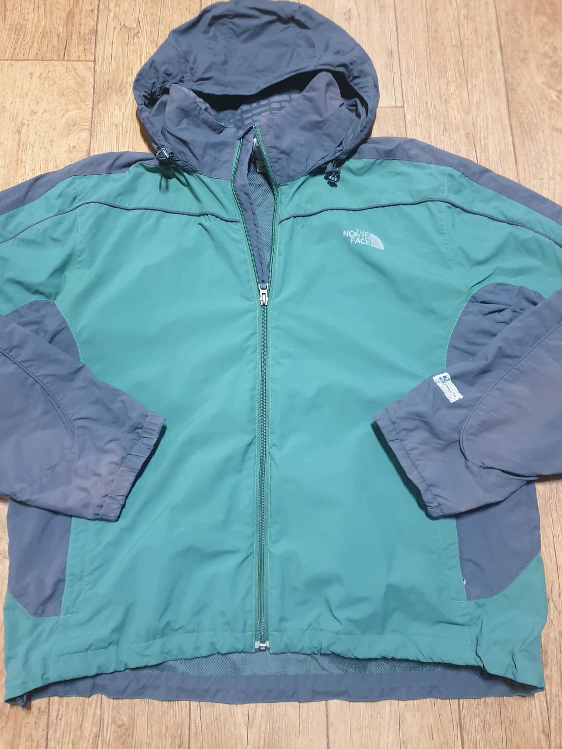 1221 노스페이스 아웃도어 바람막이 115~120 사이즈입니다 상품이미지2