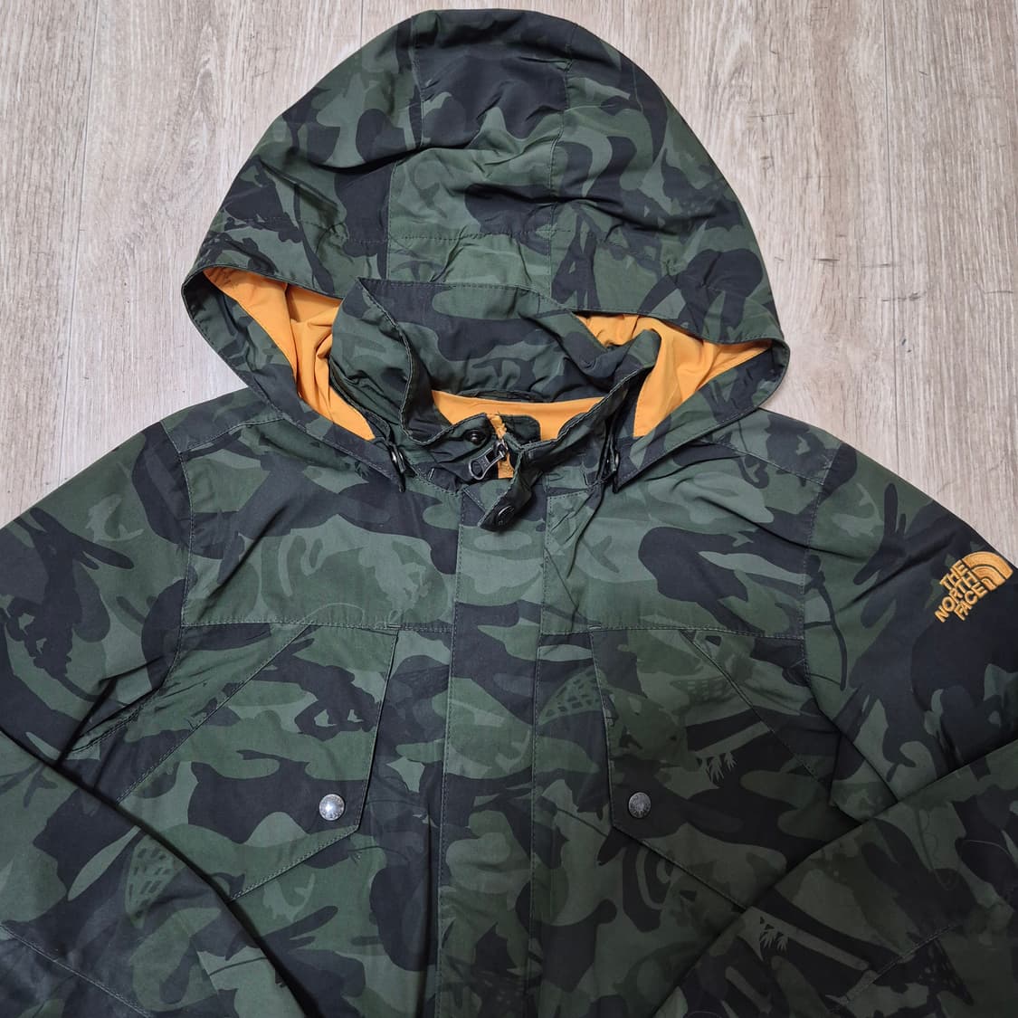 노스페이스 키즈 밀리터리 카모플라쥬 후드 바람막이 상품이미지2