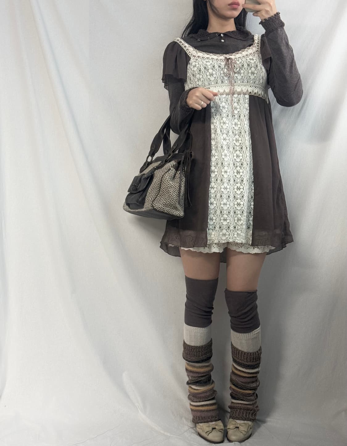 레이스 모티프 디테일 버튼 폴라 넥 티 상품이미지10