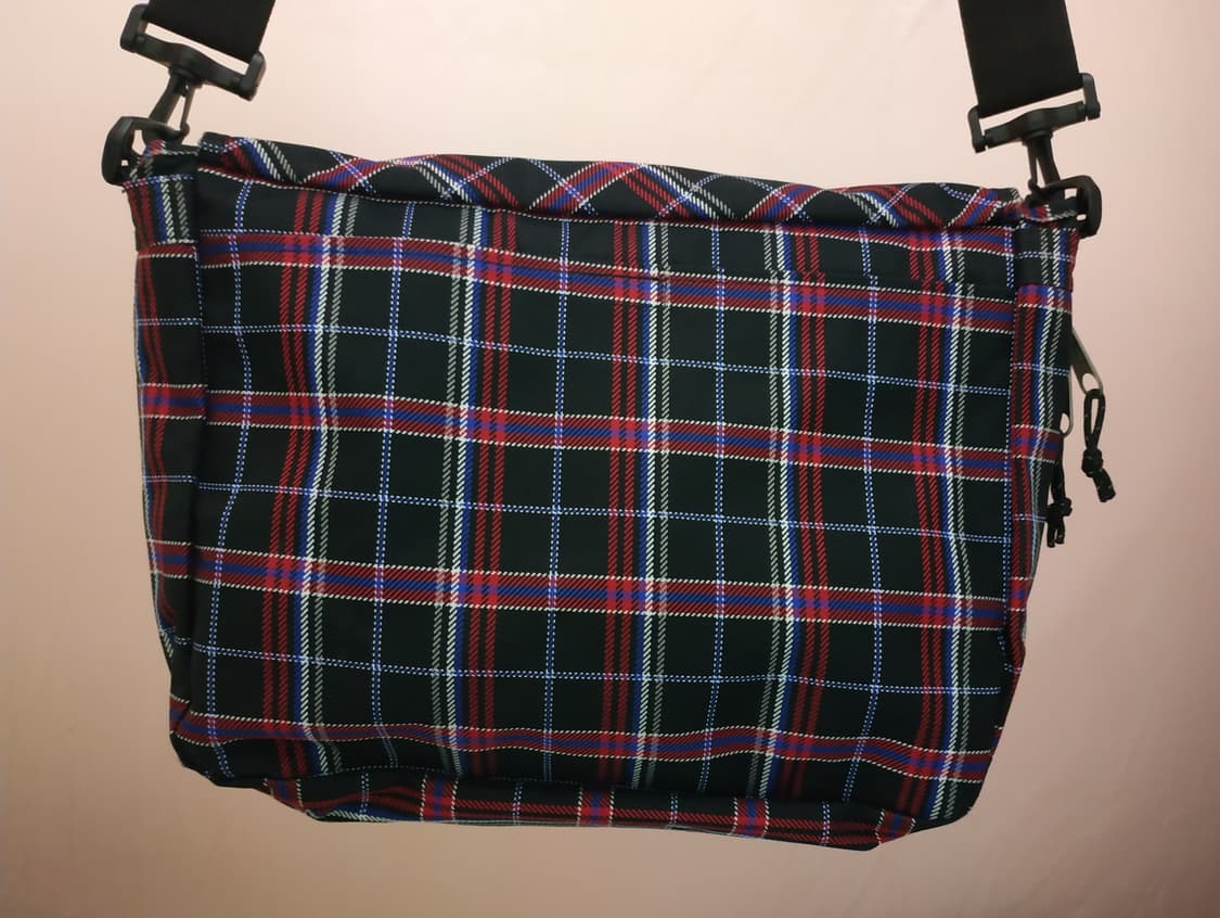 이스트팩 체크 크로스백 상품이미지4