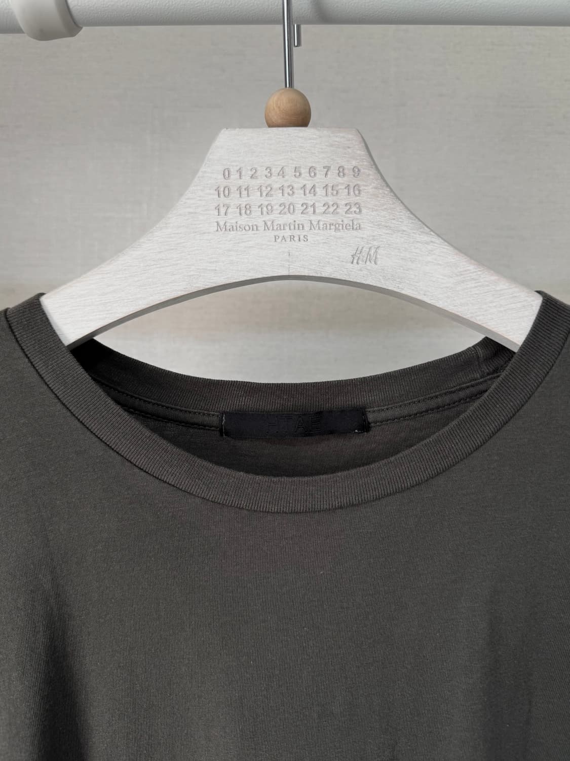 [유일매물] HTAE Basement T-Shirt • 더로우 상품이미지2
