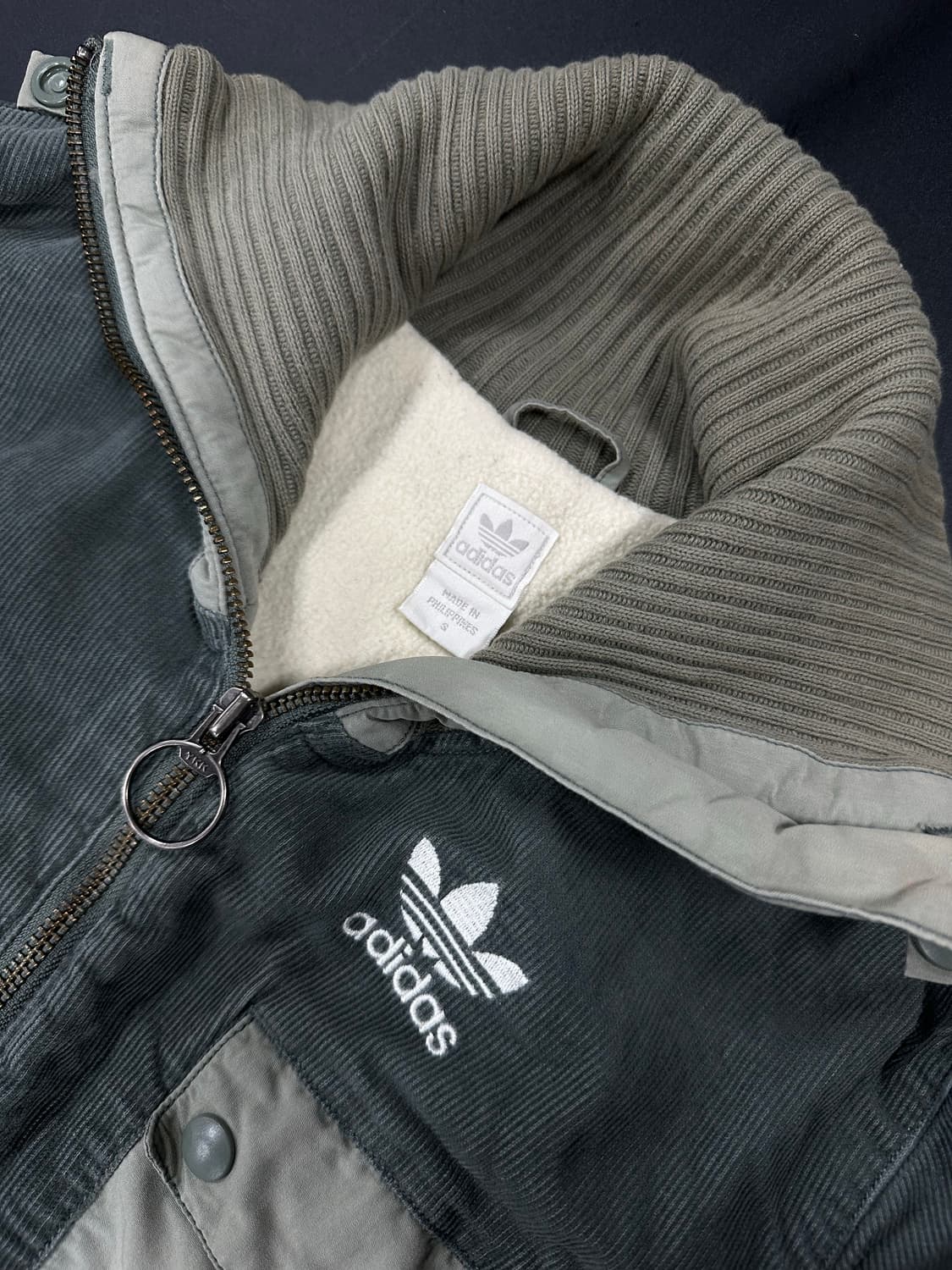 아디다스 카키 넥버클 집업 상품이미지5