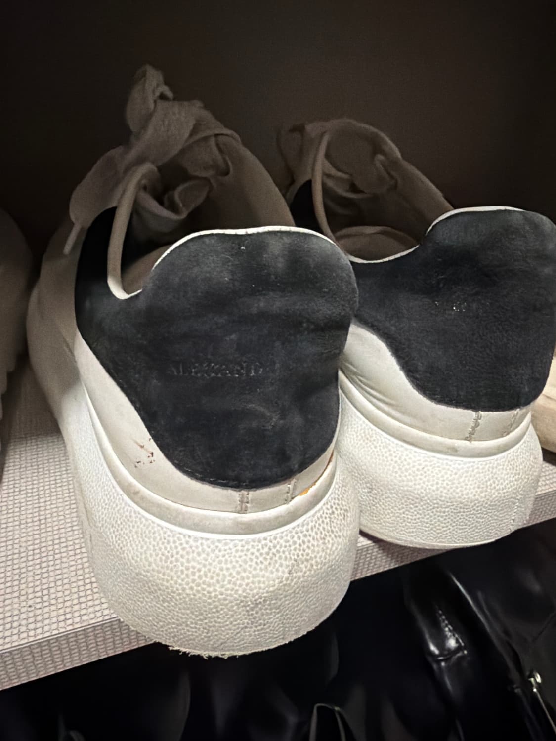 맥퀸 운동화 상품이미지1