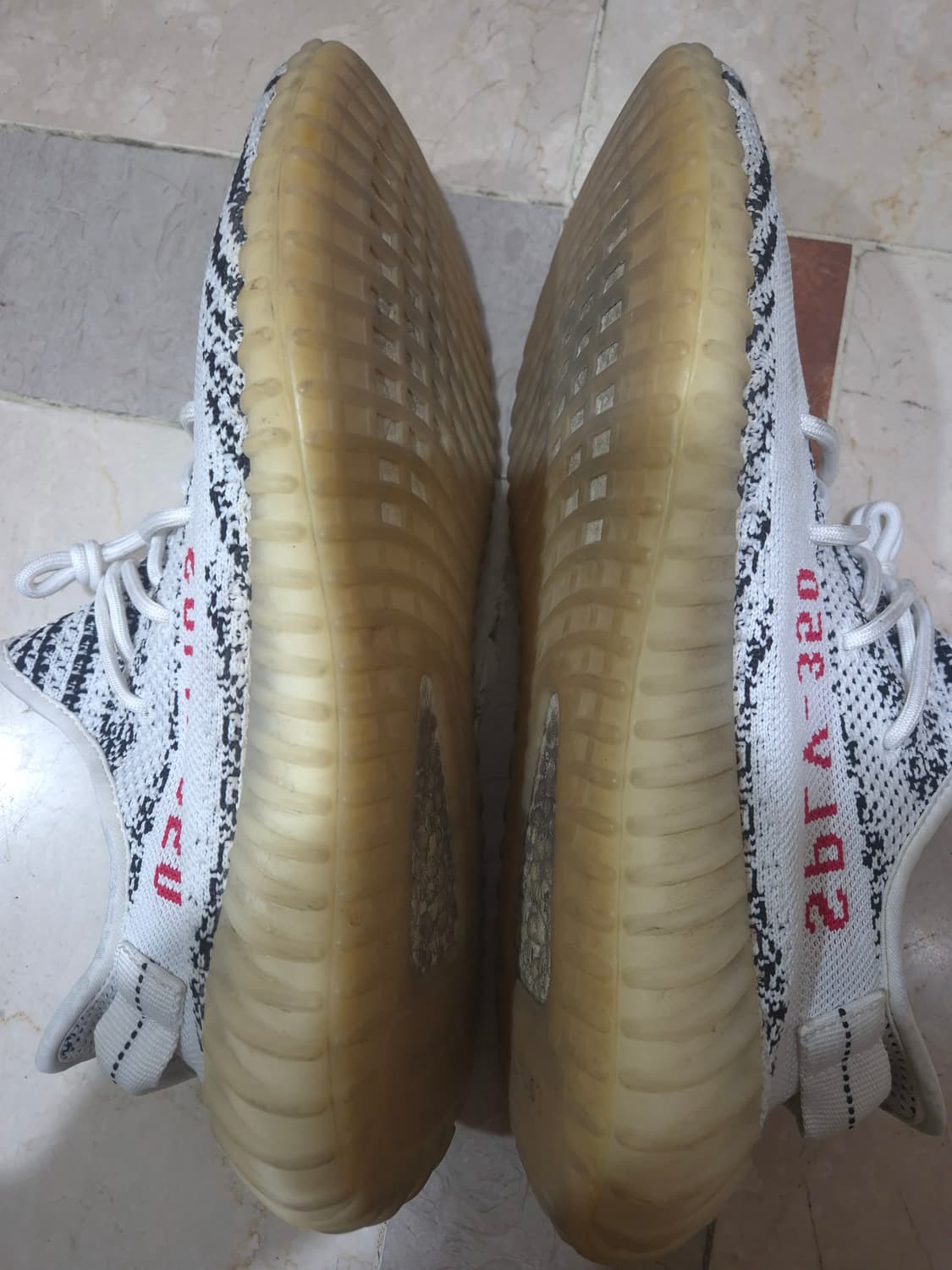 아디다스 이지부스트 350 V2 지브라 us12(300) 상품이미지4