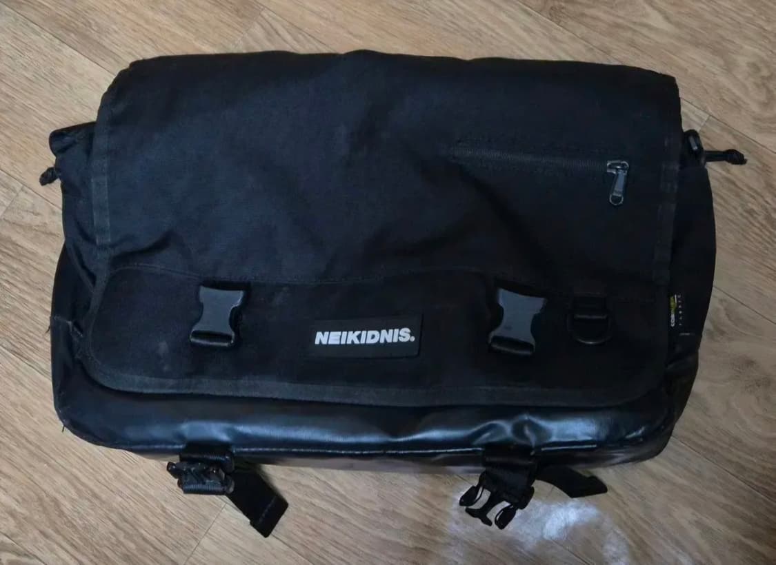 네이키드니스 검정색 메신저백 상품이미지1