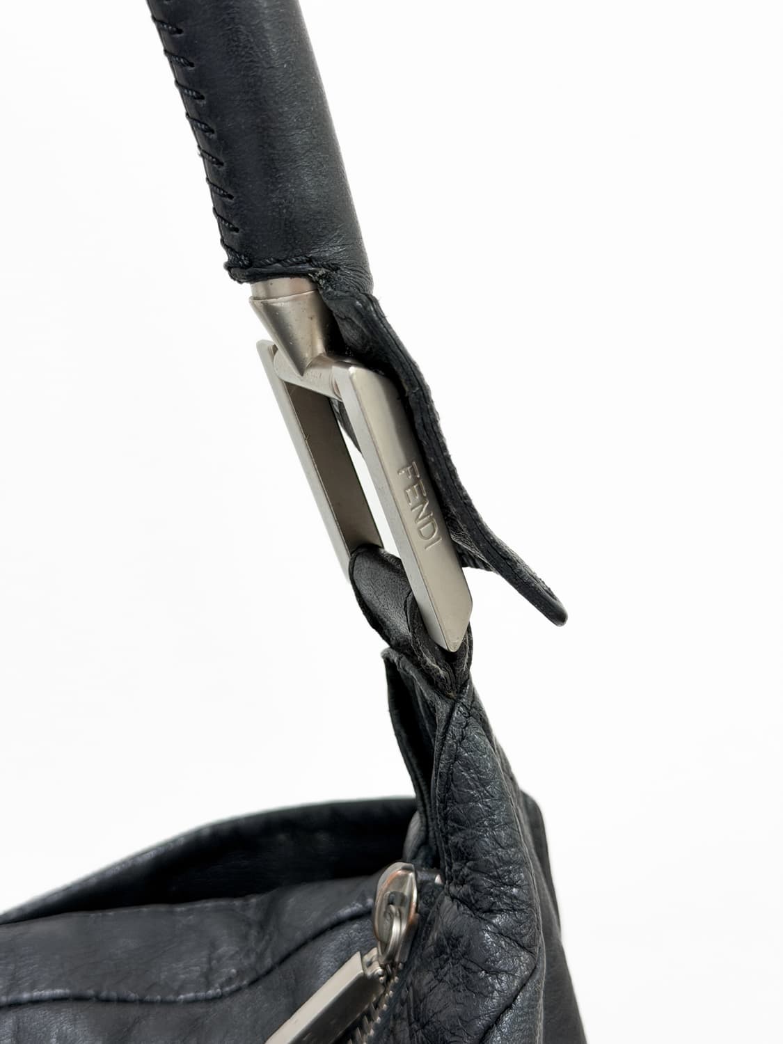 펜디 드레이프 랩 카프스킨 호보백 상품이미지7