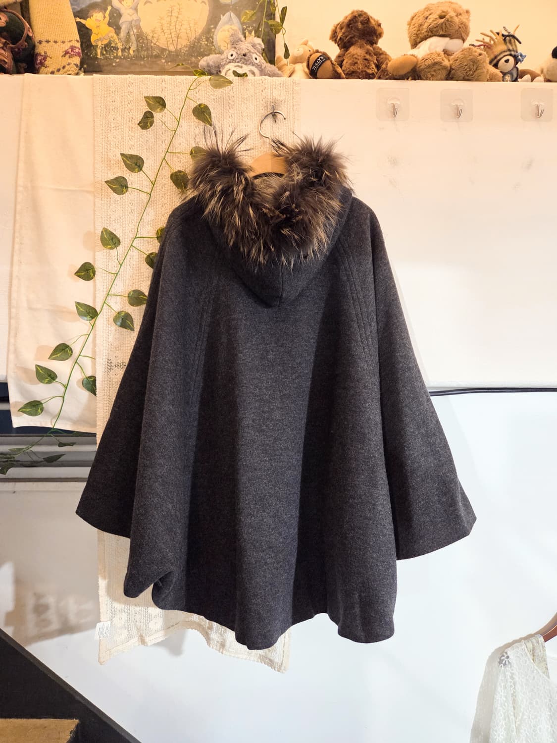 차콜 케이프 울 코트 상품이미지6