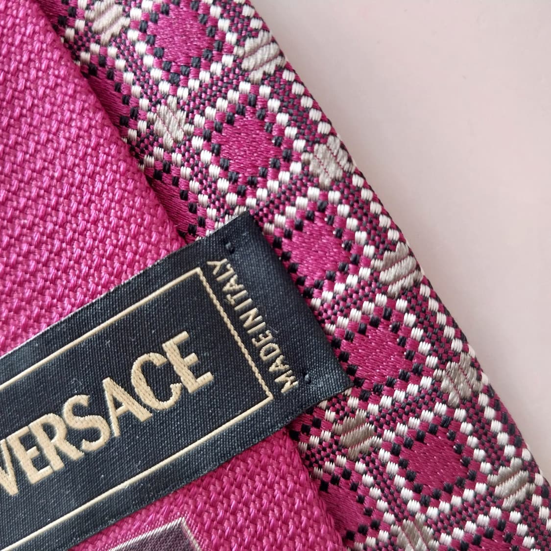 베르사체 실크 핑크 다이아 패턴 넥타이 9.2cm A+등급 K1397
 상품이미지8