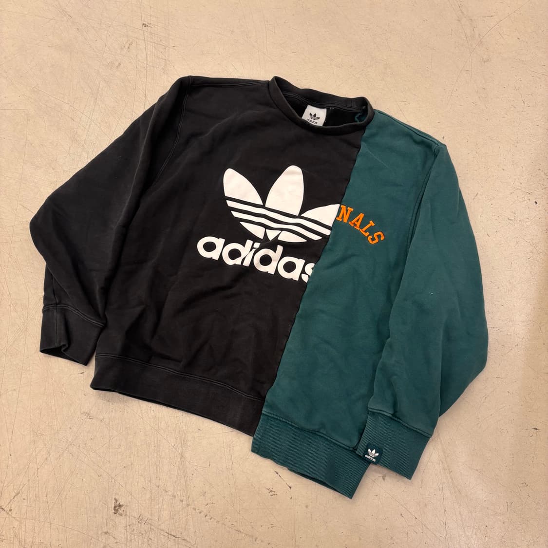 아디다스 오리지널 컬러블럭 맨투맨 상품이미지1