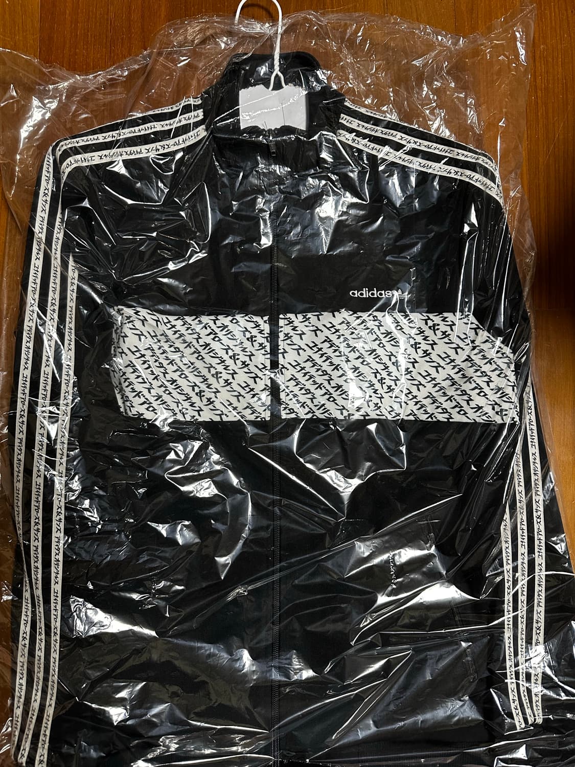 아디다스 x 유나이티드 에로우 트랙자켓 상품이미지3