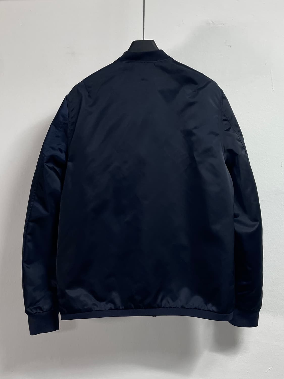 아크네 스튜디오 유광 MA-1 봄버 자켓 (on.64) 상품이미지3