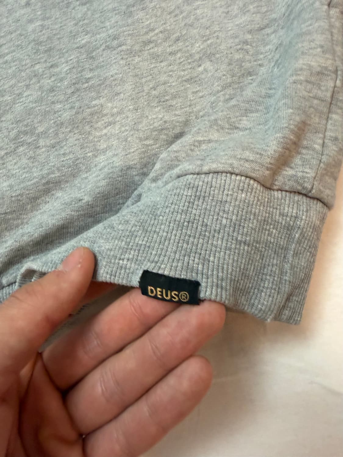 데우스 엑스 마키나 그래픽 맨투맨 스웻 상품이미지2