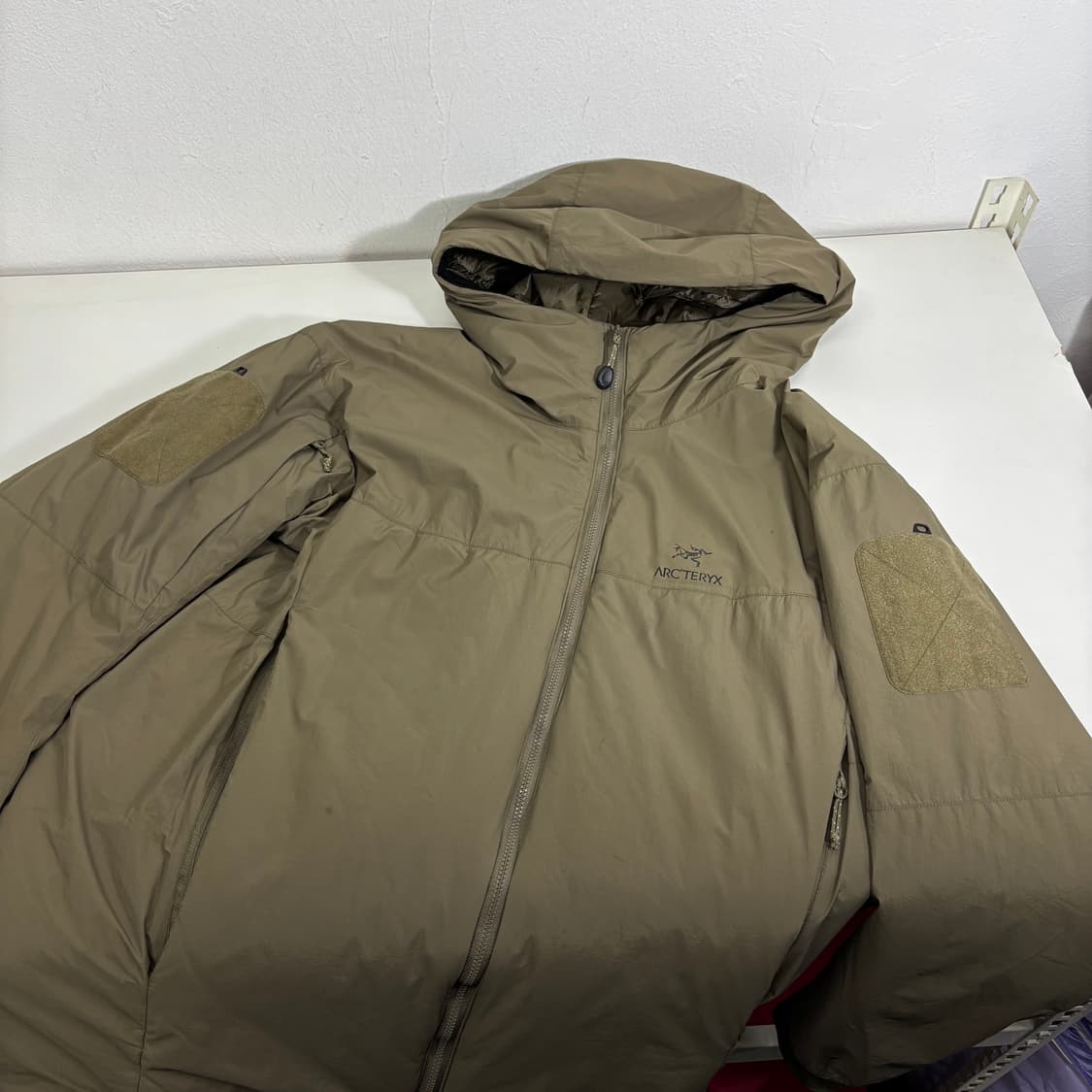 L 아크테릭스 카키 리프콜드 경량점퍼 상품이미지1