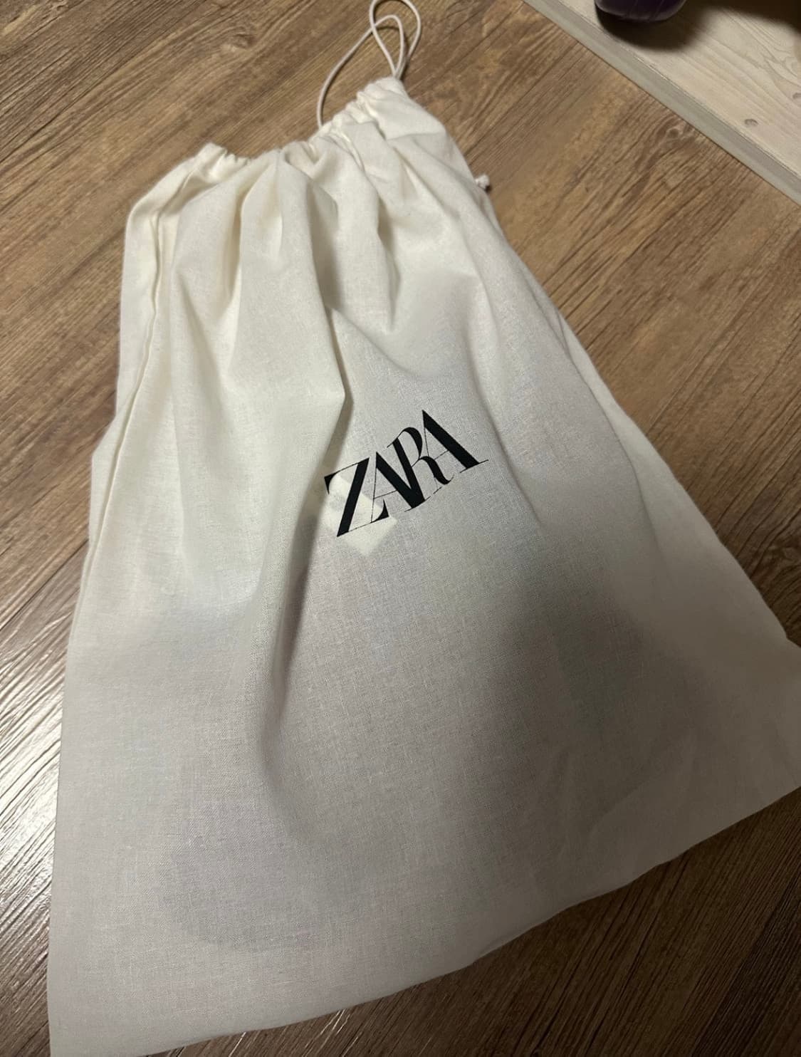 자라 X 아론레빈 플립플랍 상품이미지3