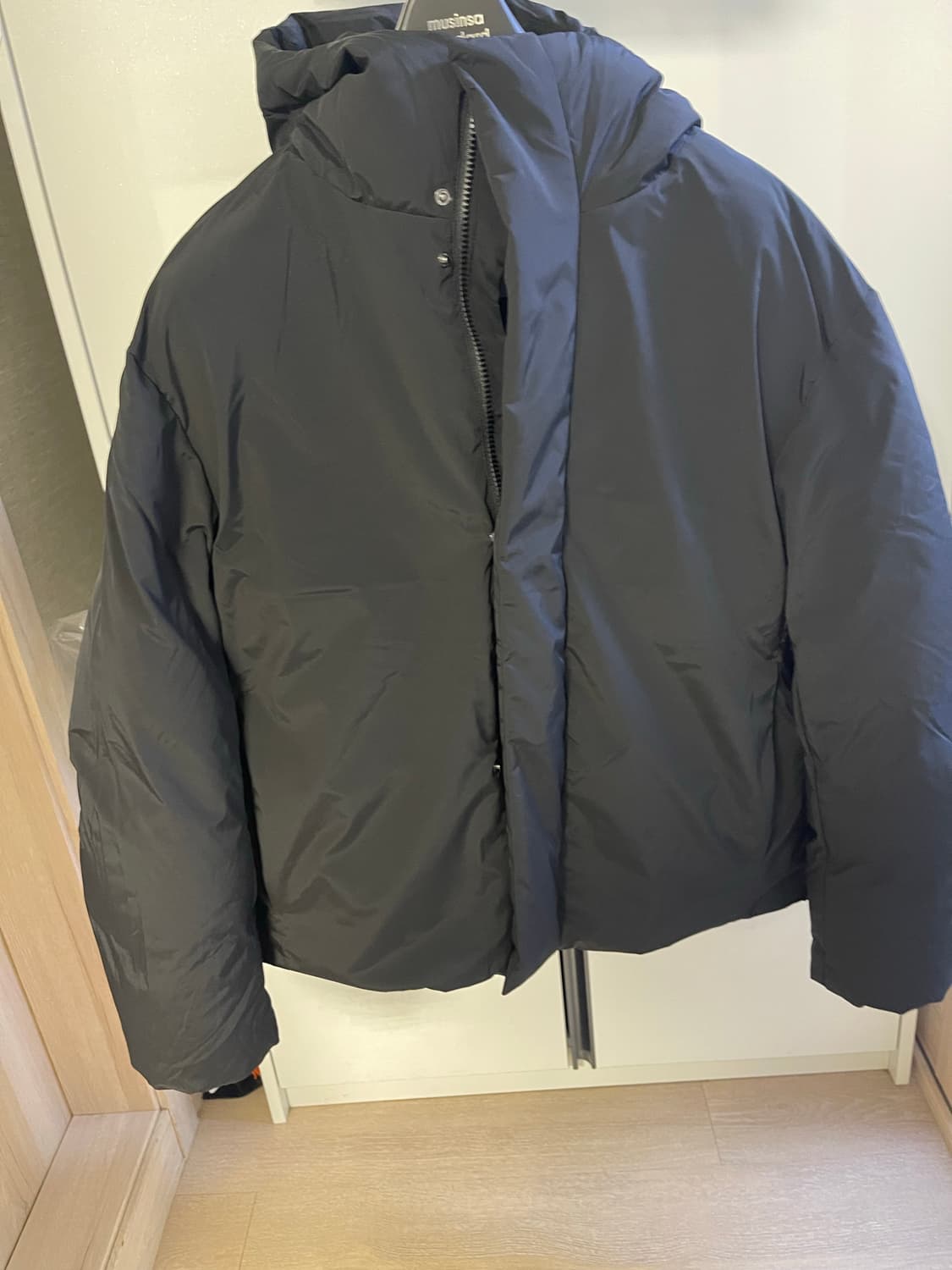 던짐) 노매뉴얼 패딩 m size 상품이미지4