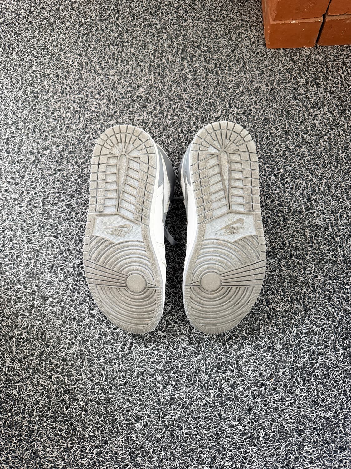 나이키 에어 조던 1 하이 회색 265mm 상품이미지4